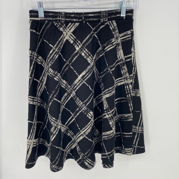 Le Lis Midi Diamond Pleated Skit Size Medium - Picture 1 of 6